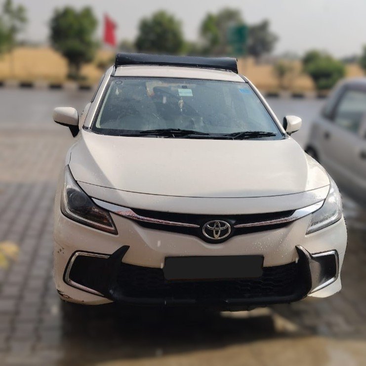 Toyota Glanza standing at roadside on the way to Manali