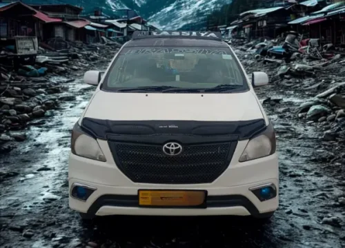 Toyota Innova standing in Himalayas in Spiti Valley taxi tour