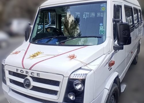 Traveller 16-seater standing at Kufri